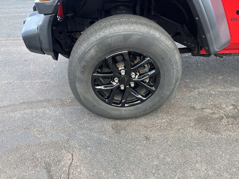 Used 2020 Jeep Gladiator Sport w/ Quick Order Package 24S AWD/4WD image 11
