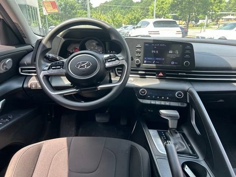 Certified 2023 Hyundai Elantra SEL FWD image 9