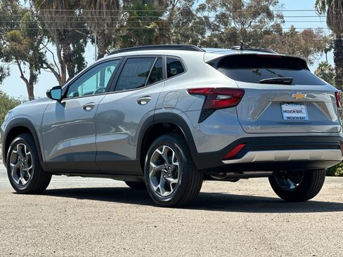 New 2025 Chevrolet Trax LT w/ Driver Confidence Package image 6