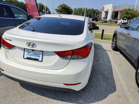 Used 2014 Hyundai Elantra SE FWD image 14
