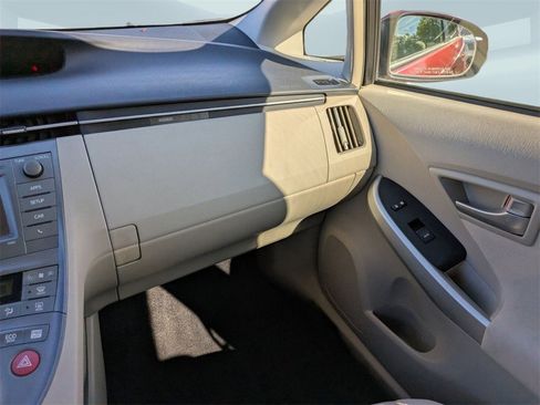 Used 2015 Toyota Prius Four image 16