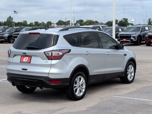 Used 2018 Ford Escape SE w/ SE Sport Appearance Package image 8