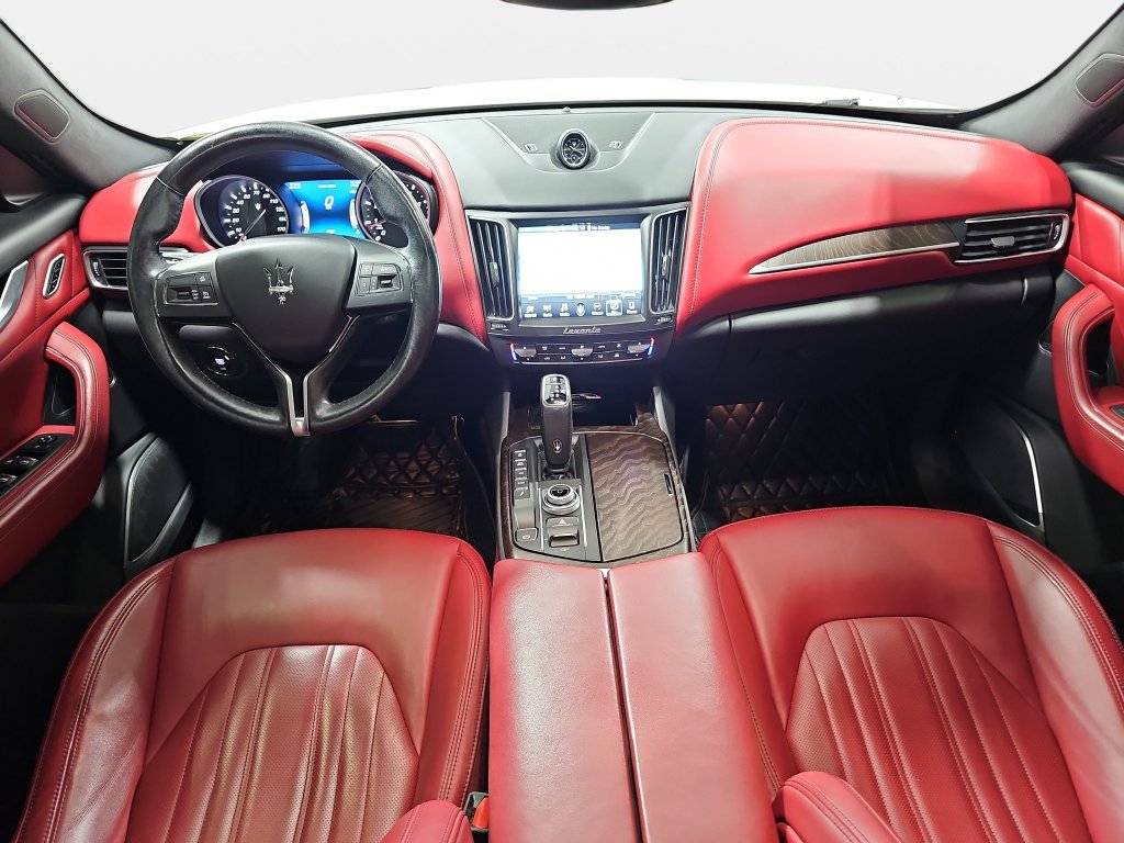 Used 2020 Maserati Levante AWD/4WD image 10
