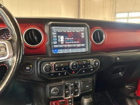 Used 2020 Jeep Gladiator Rubicon AWD/4WD image 25