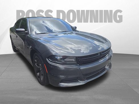 Used 2019 Dodge Charger SXT w/ Plus Group RWD image 3