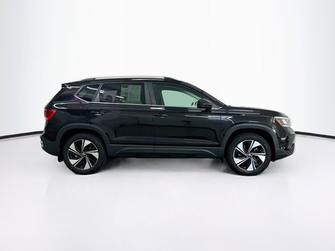 Used 2023 Volkswagen Taos SE w/ Panoramic Sunroof Package AWD/4WD image 10