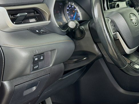 Used 2022 Toyota Highlander Bronze Edition FWD image 10