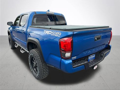 Used 2018 Toyota Tacoma TRD Off-Road w/ Technology Package AWD/4WD image 9