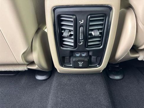 Used 2019 Jeep Grand Cherokee Limited image 12