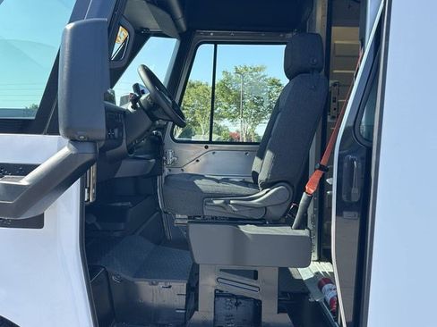 Used 2024 Chevrolet Brightdrop 400 w/ Commercial Equipment Package AWD/4WD image 7