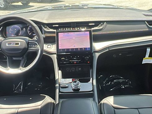 New 2025 Jeep Grand Cherokee L Limited w/ Luxury Tech Group II image 24