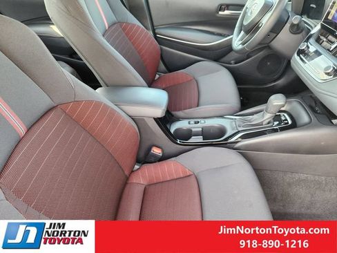 Used 2025 Toyota Corolla SE w/ SE Premium Package FWD image 15