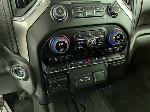 Used 2021 Chevrolet Silverado 1500 LT image 24