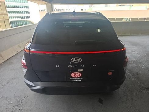 Used 2024 Hyundai Kona SEL AWD/4WD image 2