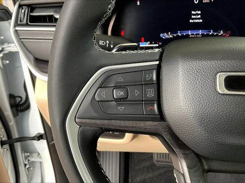 Used 2023 Jeep Grand Cherokee L Limited image 11