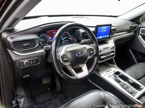 Certified 2022 Ford Explorer XLT w/ Equipment Group 202A image 9