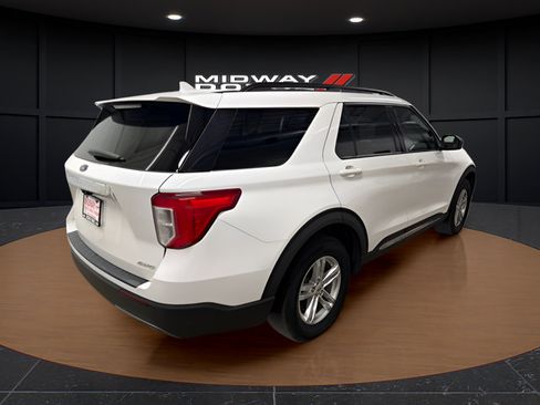 Used 2021 Ford Explorer XLT w/ Equipment Group 202A AWD/4WD image 4