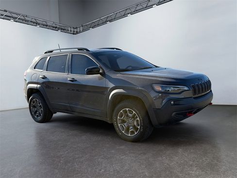 Used 2022 Jeep Cherokee Trailhawk image 7