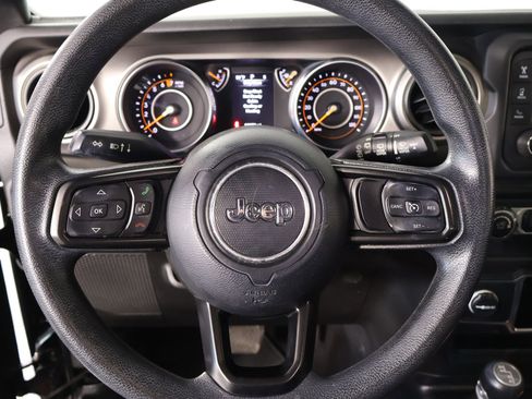 Used 2018 Jeep Wrangler Unlimited Sport AWD/4WD image 3