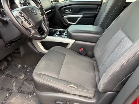 Used 2018 Nissan Titan SV w/ SV Convenience Package image 18
