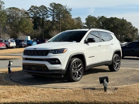 New 2026 Jeep Compass Latitude image 3