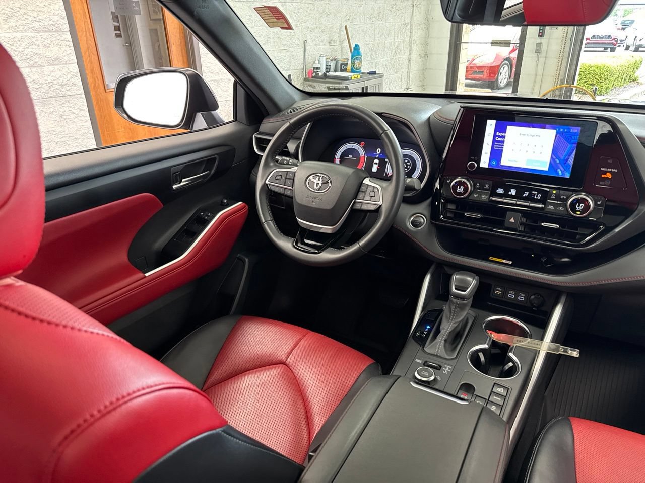 Used 2025 Toyota Highlander XSE AWD/4WD image 48