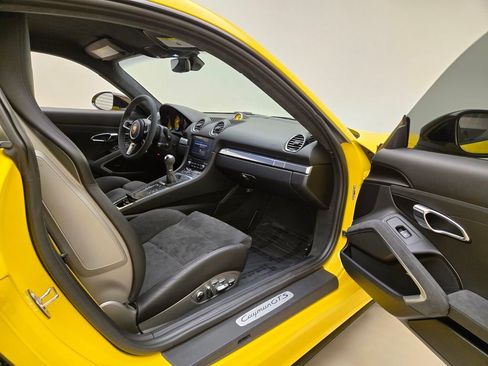 Used 2018 Porsche 718 Cayman GTS RWD image 20