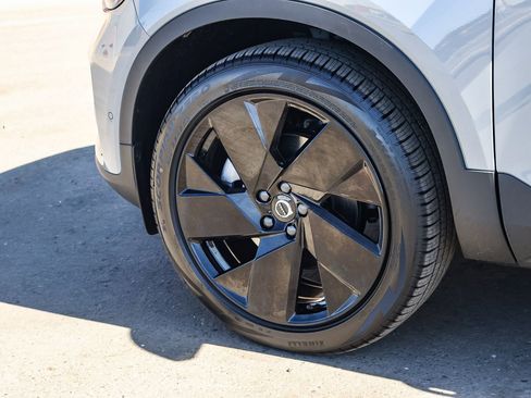 New 2026 Volvo XC40 B5 Ultra w/ Climate Package image 9