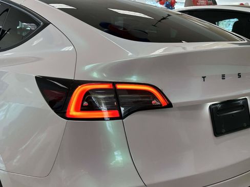 Used 2022 Tesla Model Y Performance image 11
