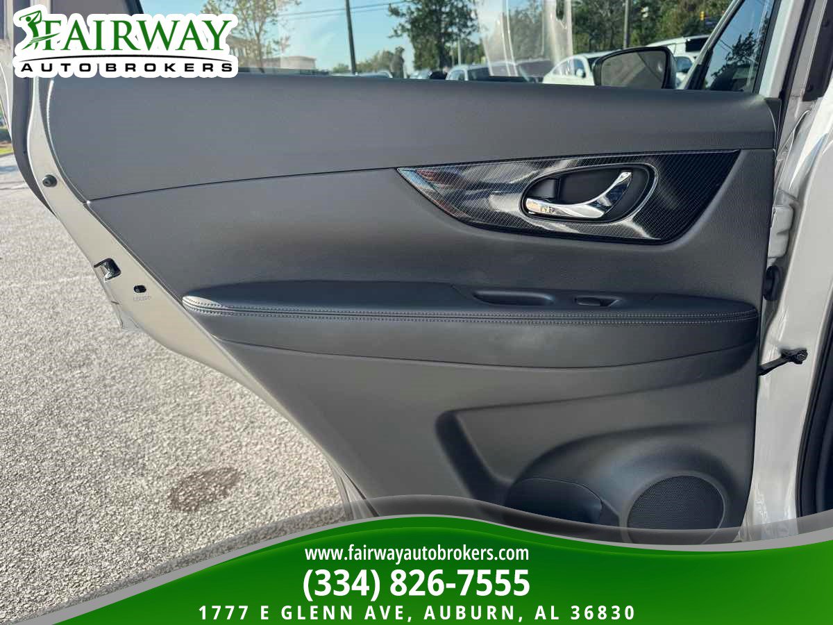 Used 2018 Nissan Rogue SL w/ Premium Package FWD image 29