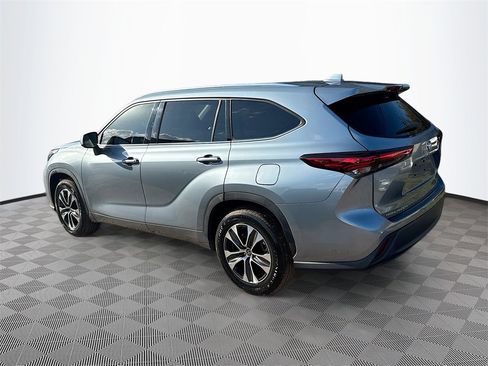 Used 2020 Toyota Highlander XLE image 8