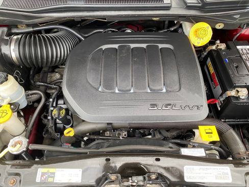 Used 2019 Dodge Grand Caravan SXT w/ Mopar Premium Addition Group image 10