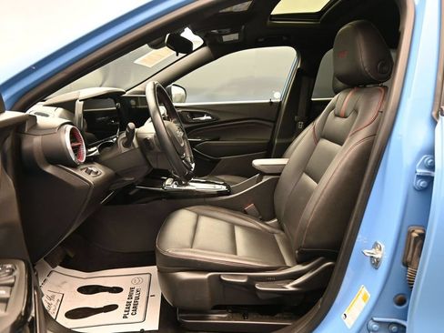 Used 2024 Chevrolet Trax RS w/ Sunroof Package FWD image 9