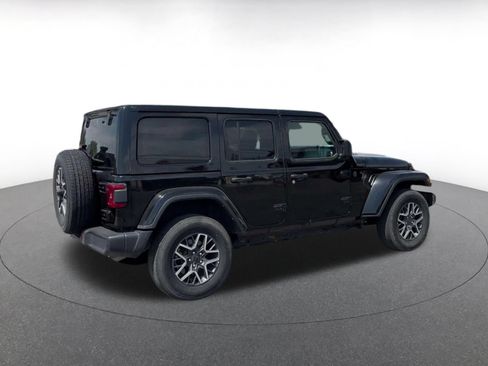 Used 2025 Jeep Wrangler Unlimited Sahara AWD/4WD image 11