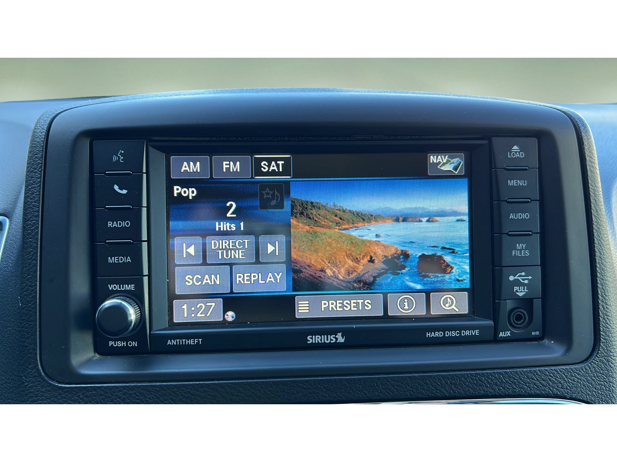 Used 2014 Chrysler Town & Country Touring-L w/ Driver Convenience Group FWD image 18