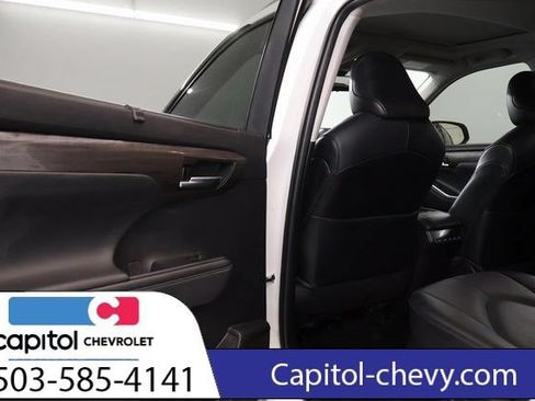 Used 2022 Toyota Highlander Limited AWD/4WD image 29