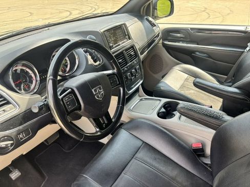 Used 2019 Dodge Grand Caravan SXT FWD image 10