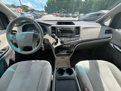 Used 2013 Toyota Sienna LE FWD image 16