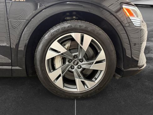 Used 2021 Audi e-tron Premium w/ Convenience Plus Package AWD/4WD image 37