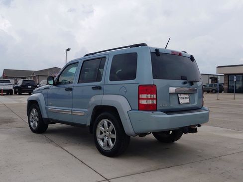 Used 2012 Jeep Liberty Sport image 3