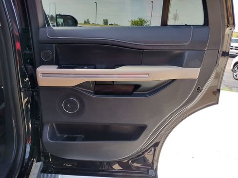 Used 2024 Ford Expedition Limited AWD/4WD image 26
