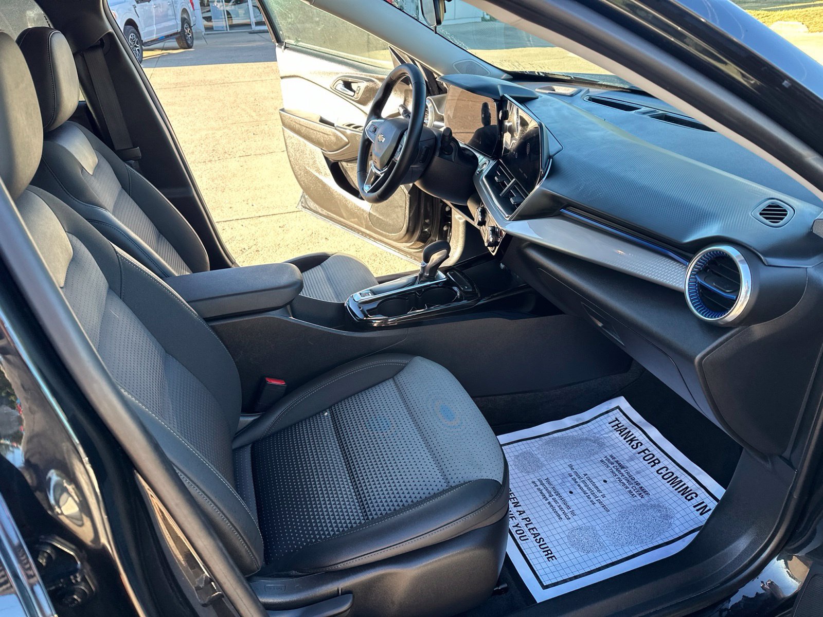 Used 2024 Chevrolet Trax LT w/ LT Convenience Package FWD image 26