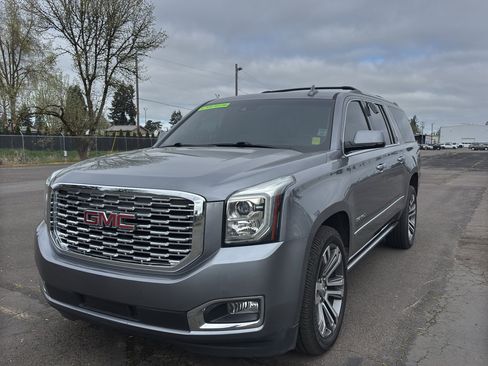 Used 2018 GMC Yukon XL Denali w/ Denali Ultimate Package AWD/4WD image 4