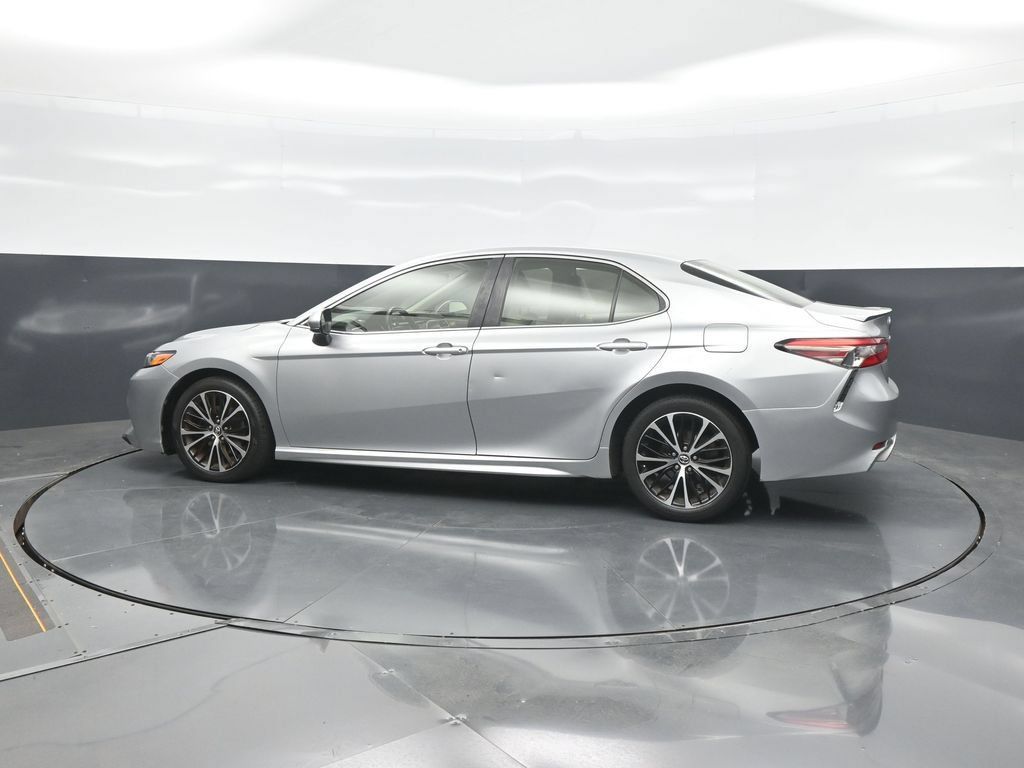 Used 2018 Toyota Camry SE FWD image 4