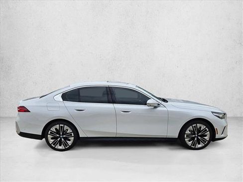 Used 2026 BMW 530i w/ Premium Package RWD image 4