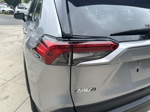 Used 2022 Toyota RAV4 XLE Premium AWD/4WD image 12