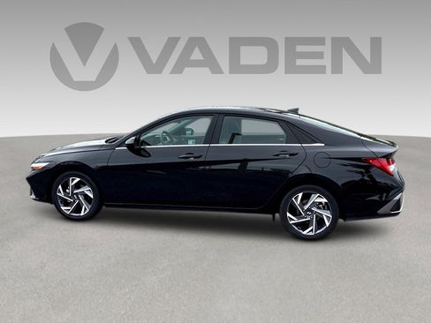 Used 2025 Hyundai Elantra SEL FWD image 26