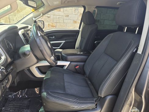 Used 2017 Nissan Titan SV AWD/4WD image 5