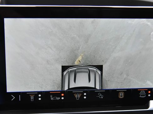 Used 2025 Chevrolet Silverado 1500 LTZ w/ Technology Package image 24