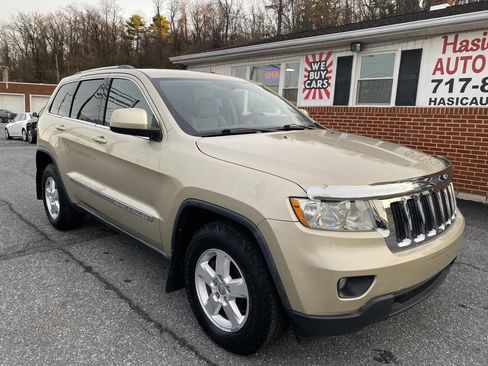 Used 2011 Jeep Grand Cherokee Laredo image 3